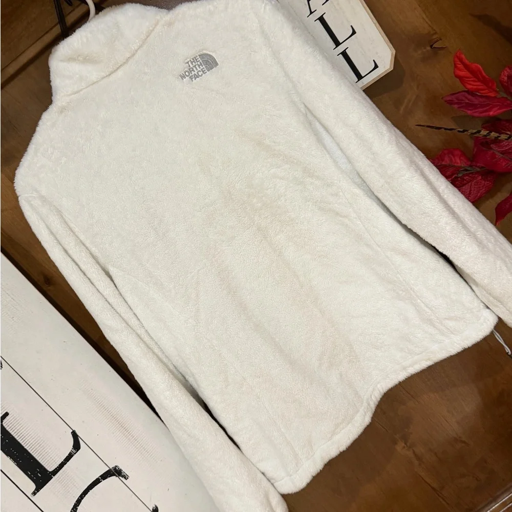 🔥 MAKE OFFER!  Today ONLY The North Face Soft White Plush Ladies Jacket NICE 😊 - Picture 8 of 8